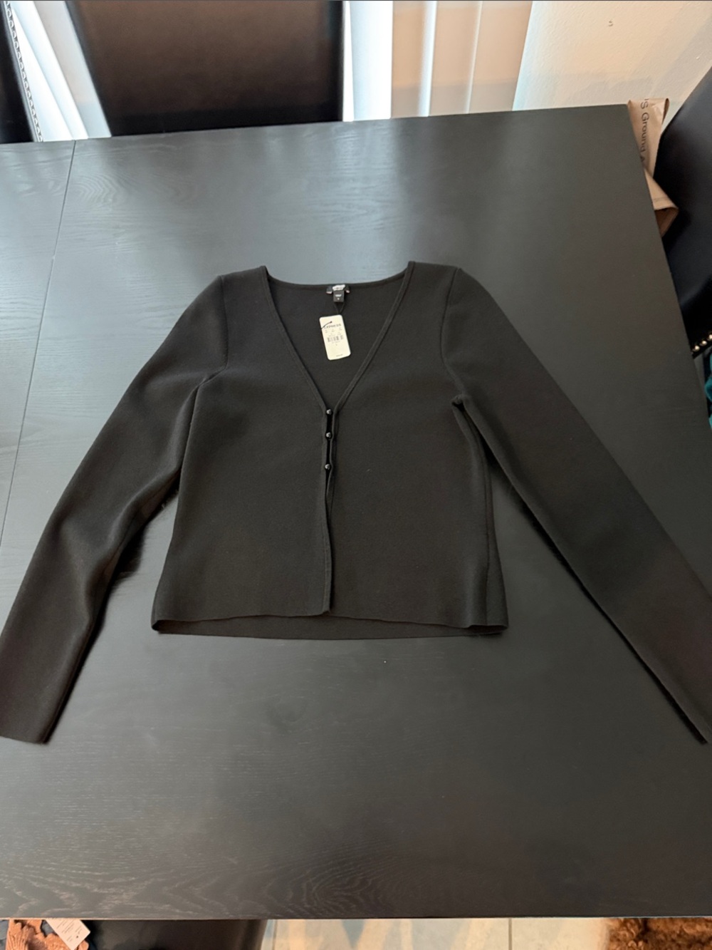 Express - Body Contour Black Cropped V-Neck Long Sleeve Top